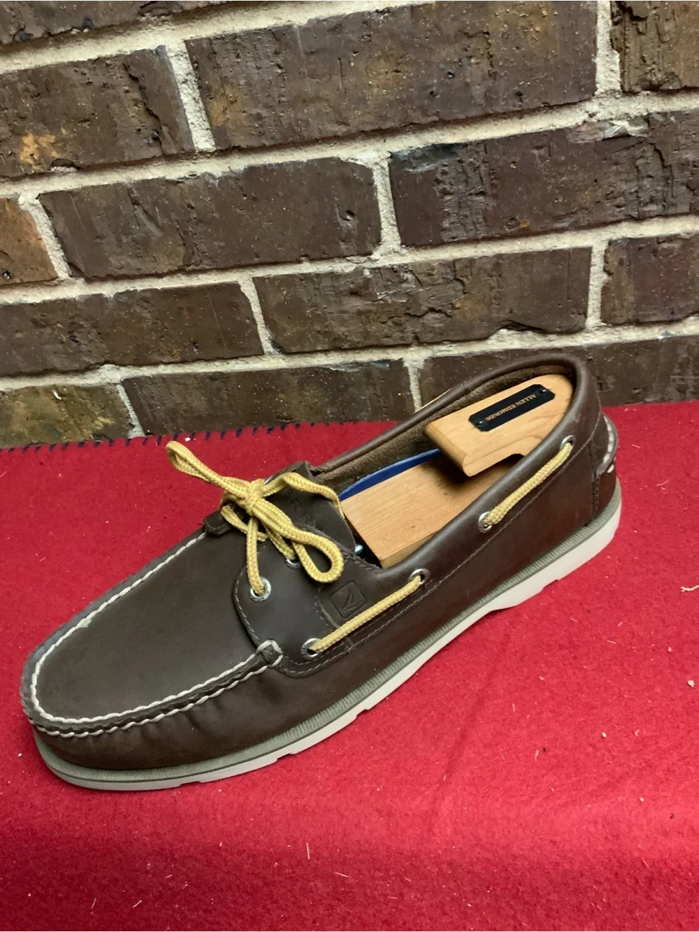 Men's Brown Leather Boat Shoe with Contrasting Tan Laces